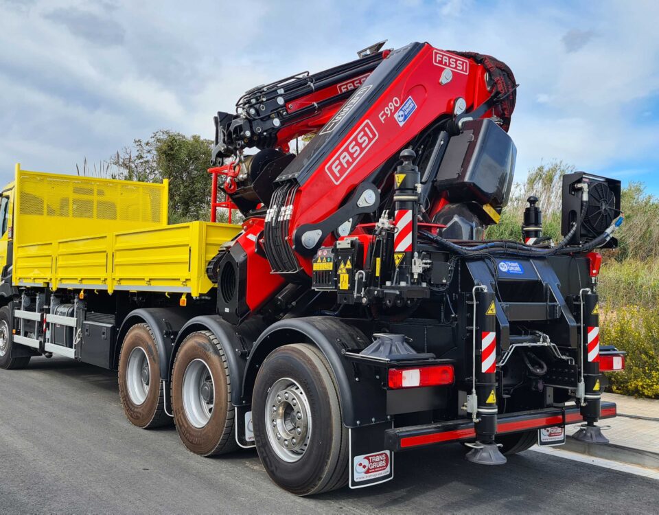 nueva grua marca fassi de transpiedra