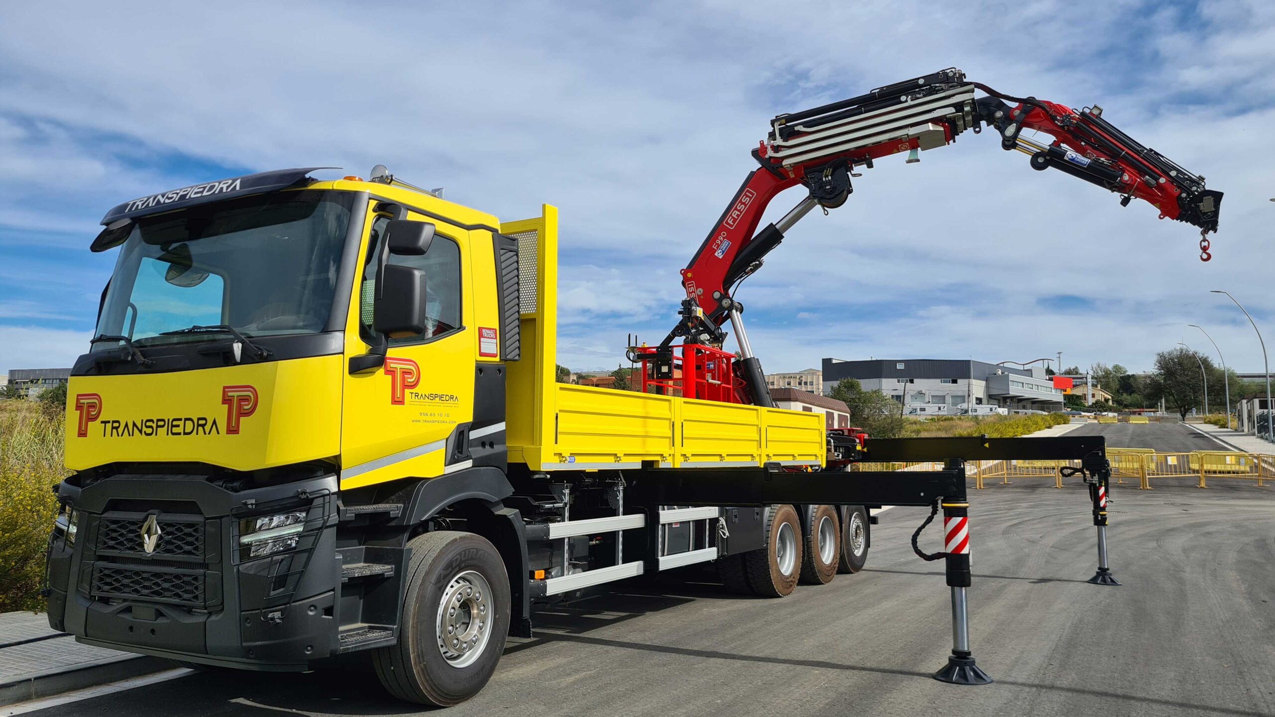 nueva grua marca fassi de transpiedra