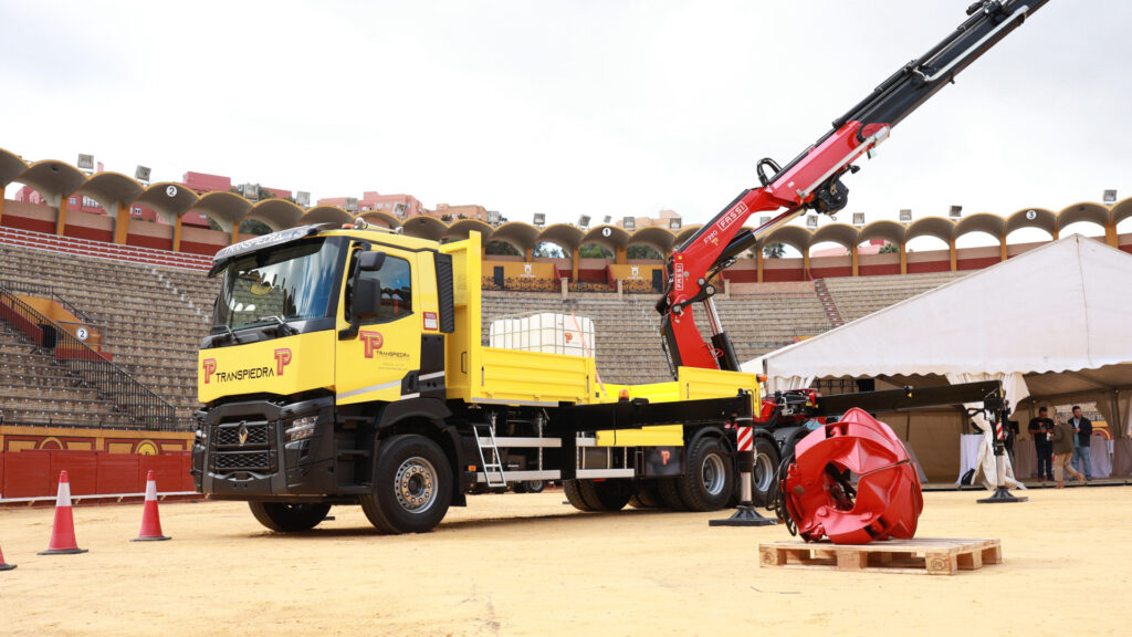 nueva grua marca fassi de transpiedra